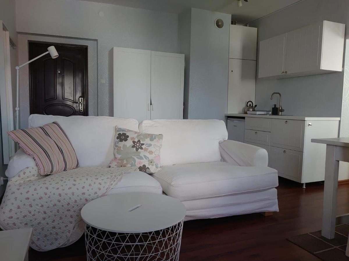 Apartment 39 *